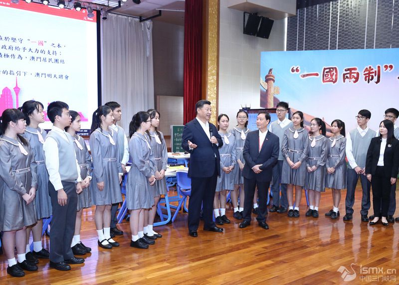 20191219ϯ(x)ƽڰT؄e^(q)LٴͬλڰTɳh(hun)CϷ(w)ĺ婽ЌW(xu)ӢŌW(xu)УͬT͎Hн婽ЌW(xu)ӢŌW(xu)У^ĦԡһơcT}Їvʷ_n(x)ƽߵW(xu)gϯl(f)ҪvԒAӛ i z